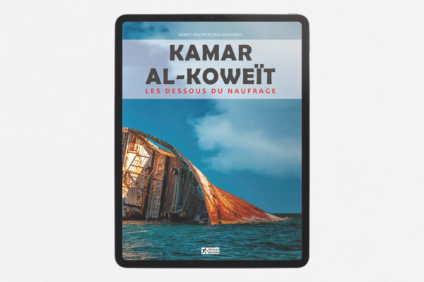 Naufrage du Kamar Al-Koweït, navire à moitié submergé dans l'océan, éditions 4 Étoiles