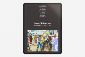 Couverture arrière du livre Fragments I 2003-2023 de Soeuf Elbadawi, comprenant un résumé introspectif et un portrait de l'auteur, explorant la quête d'identité et de dynamisme culturel.
