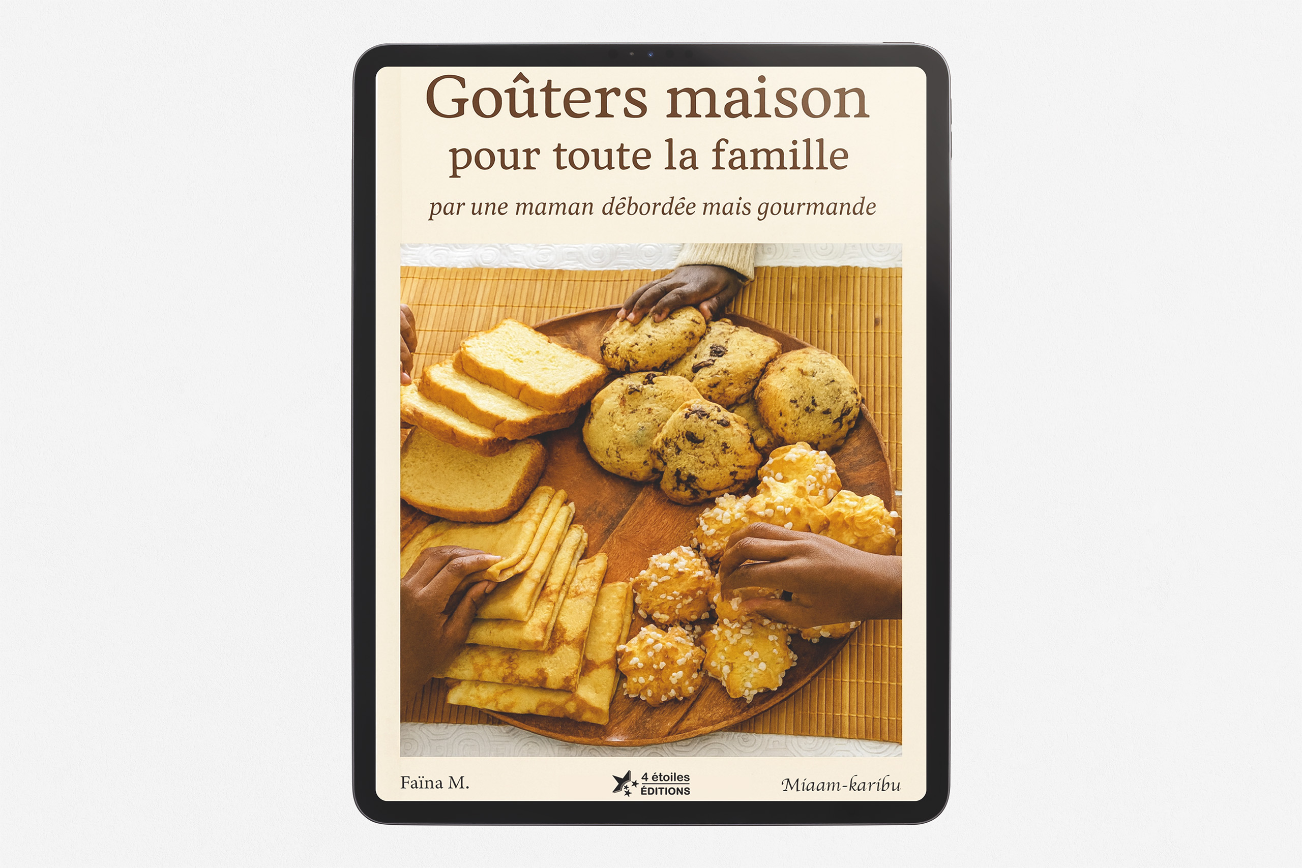 Couverture du livre “Goûters maison pour toute la famille”, un recueil de recettes simples et gourmandes pour préparer des goûters faits maison.